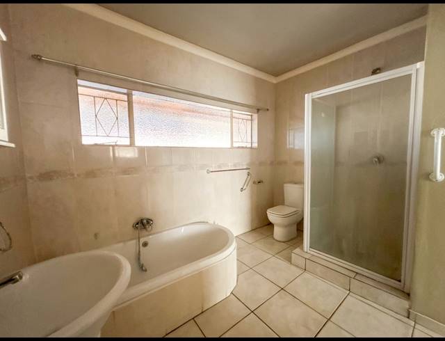 3 BEDROOM HOUSE FOR SALE IN VANDERBIJLPARK SE 6